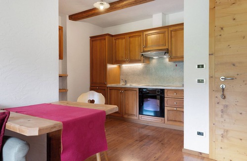 Pedraces Apartment | Apartment 'Paracia App La Vedla' with Sea View, Shared Garden and Wi-Fi