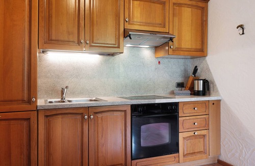 Pedraces Apartment | Apartment 'Paracia App La Vedla' with Sea View, Shared Garden and Wi-Fi