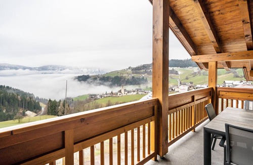 Meltina Apartment | Apartment 'Parliflhof Apt Laugenblick' with Mountain View, Shared Garden and Wi-Fi
