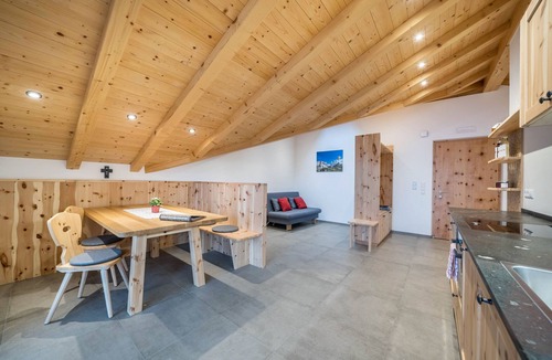 Meltina Apartment | Apartment 'Parliflhof Apt Langfenn' with Mountain View, Shared Garden and Wi-Fi