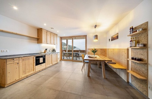 Meltina Apartment | Apartment 'Parliflhof Salten' with Mountain View, Shared Garden and Wi-Fi