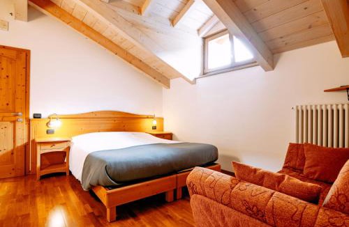 Ronzone Apartment | Apartment Pensione Villa Belfiore-2 by Interhome