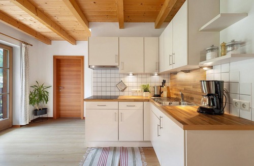 San Giovanni Apartment | Apartment 'Primula' with Shared Garden, Balcony and Wi-Fi