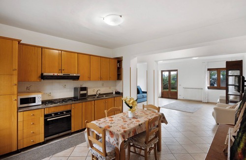 Bomerano Apartment | Apartment 'Procida Vista Cortile' with Shared Garden and Wi-Fi
