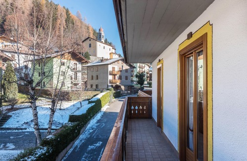 Carisolo Apartment | Apartment "Residence Park Imperator Quadri" with Mountain View, Wi-Fi & Garden