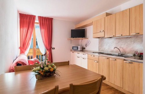 Carisolo Apartment | Apartment "Residence Park Imperator Trilocale 1" with Mountain View, Garden & Wi-Fi