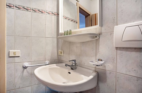 Anterivo Apartment | Apartment 'Roessl 103' with Mountain View, Shared Garden, Wellness Centre and Wi-Fi