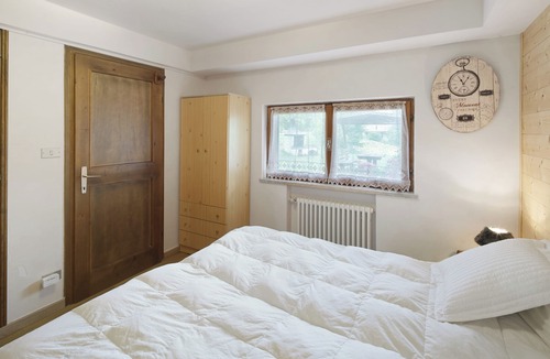 Ziano di Fiemme House | Apartment 'Room and Garden Altavista Mia' with Mountain View, Private Terrace and Wi-Fi