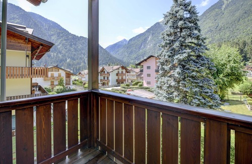 Carisolo Apartment | Apartment 'Rosa delle Dolomiti Bilocale1' with Mountain View & Shared Sauna