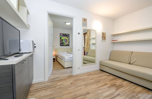 Carisolo Apartment | Apartment 'Rosa delle Dolomiti Bilocale2' with Mountain View and Wi-Fi
