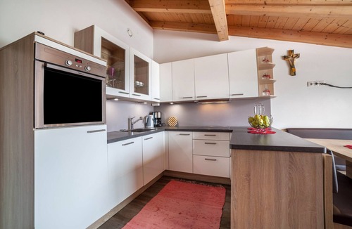Plaus Apartment | Apartment "Sagschneiderhof Red Delicious" with Mountain View, Garden & Wi-Fi
