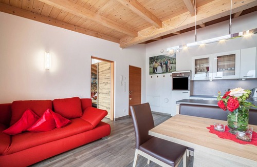 Plaus Apartment | Apartment "Sagschneiderhof Red Delicious" with Mountain View, Garden & Wi-Fi
