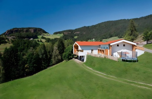Verano Apartment | Apartment 'Salahaus Liebe' with Mountain View, Shared Terrace and Wi-Fi