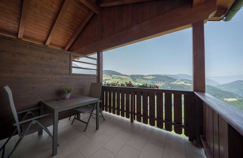 Fie allo Sciliar Apartment | Apartment 'Salbei' with Mountain View, Private Terrace and Wi-Fi