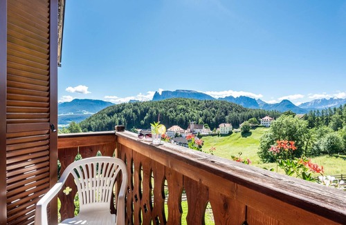 Longomoso Apartment | Apartment 'Sallrain Hof 2' with Mountain View & Balcony