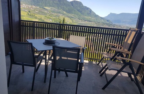 Caines Apartment | Apartment Sankt Corbinian 2 with Mountain View, Wi-Fi