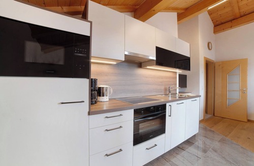 Naturno Apartment | Apartment 'Schnatzhof Schwalbennest' with Mountain View, Shared Terrace and Wi-Fi