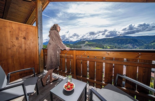 Nova Ponente Apartment | Apartment "Schwarzhorn": Mountain View, Infrared Sauna and Feestanding Bathtub