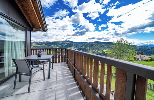 Nova Ponente Apartment | Apartment "Schwarzhorn": Mountain View, Infrared Sauna and Feestanding Bathtub