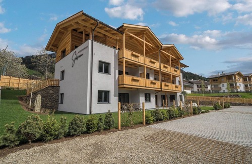 Pracupola Apartment | Apartment “Seebrunn - Schusterhüttl Alm” with Mountain and Lake View, Terrace & Garden