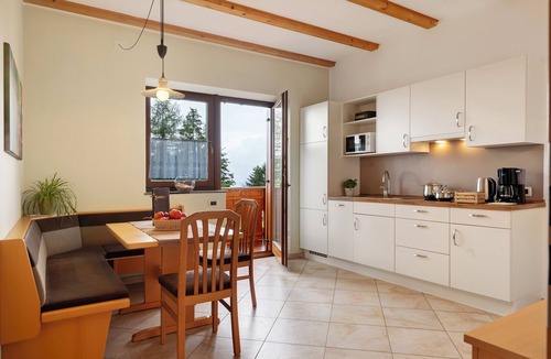 Laives Apartment | Apartment 'Sonnblick' with Mountain View, Shared Garden and Wi-Fi