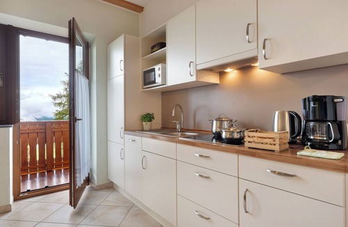 Laives Apartment | Apartment 'Sonnblick' with Mountain View, Shared Garden and Wi-Fi