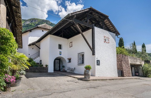 Terlano Apartment | Apartment 'Thanhammer Kreuth' with Mountain View, Shared Terrace and Pool