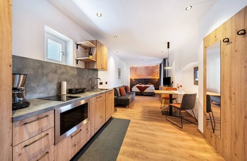 Terlano Apartment | Apartment 'Thanhammer Porphyr' with Mountain View, Shared Terrace and Pool