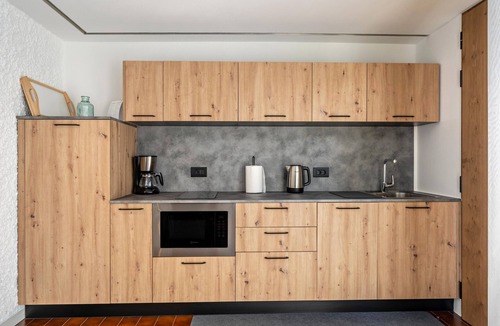 Terlano Apartment | Apartment 'Thanhammer Quarz' with Mountain View, Pool and Air Conditioning