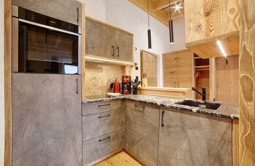 Lagundo Apartment | Apartment 'Turmfalke' with Mountain View, Shared Garden and Wi-Fi