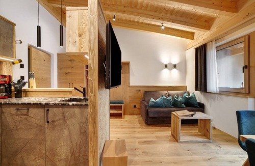 Lagundo Apartment | Apartment 'Turmfalke' with Mountain View, Shared Garden and Wi-Fi