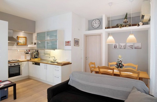 Pergine Valsugana Apartment | Apartment 'Vinc Trotti House Of Dj-vu' with Mountain View, Wi-Fi and Air Conditioning
