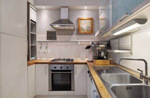 Pergine Valsugana Apartment | Apartment 'Vinc Trotti House Of Dj-vu' with Mountain View, Wi-Fi and Air Conditioning