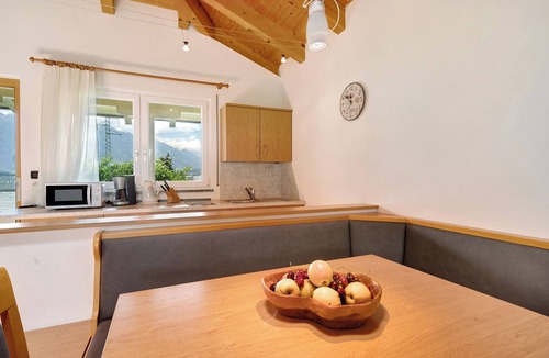 Lana Apartment | Apartment "Weinsepphof 5" with Mountain View, Pool, Wi-Fi, Garden & Balcony