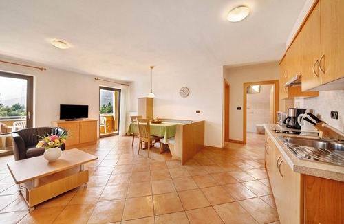 Lana Apartment | Apartment "Weinsepphof 9" with Mountain View, Pool, & Balcony
