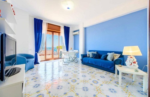 Vietri sul Mare House | Apartment with panoramic terrace 100 meters from the sea