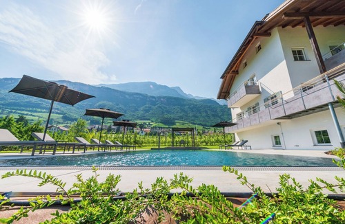 Tramin Apartment | Apartment Zwerger 'Süden' with balcony, pool and large sunbathing lawn