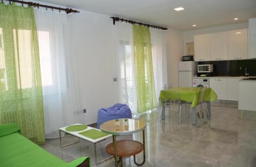 Arco Apartment | Apartments Arco in Centro Castello, Pichea, Stivo