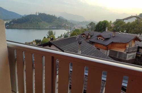 Baselga di Pine Apartment | appartamento Dossalt vista lago Serraia a 20 minuti da Trento, WI-FI e parcheggio gratuiti