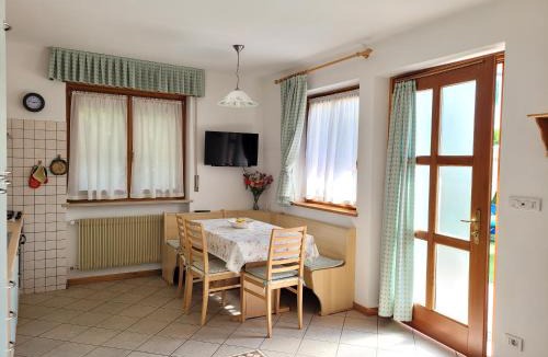 Coredo Apartment | Appartamento "Laghet" a piano terra con giardino