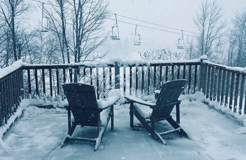 Hunter Condo | Apres Ski Luxury SKI-IN/OUT HUNTER MOUNTAIN Slopeside STEPS to Ski School Lodge!