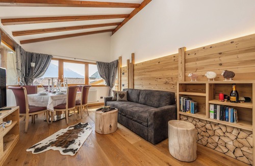 Pinzolo Ski Chalet | Apt "Overland": alpine panorama with park and biolago
