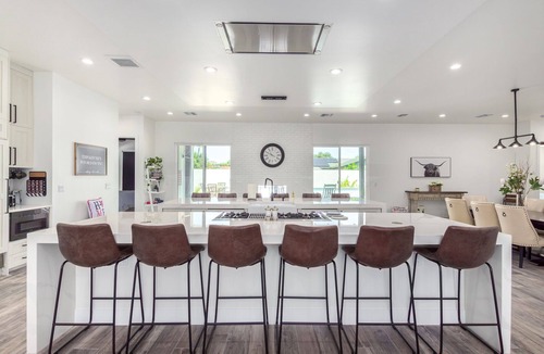 Arcadia Lite House | ARCADIA 2022 NEW BUILD - 5 bed/4.5bath - Heated Pool - PRIME LOCATION