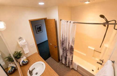 Mammoth Creek Hotel | Aspen Cove resort