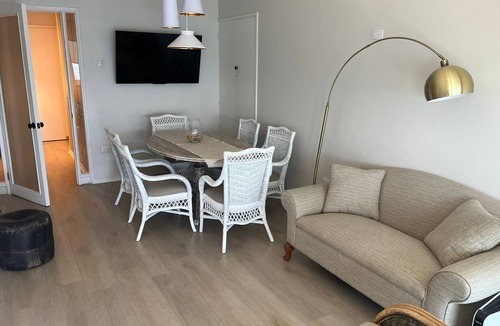 Vina del Mar Apartment | Avenida Perú facing the sea, remodeled with parking, for 8 people.