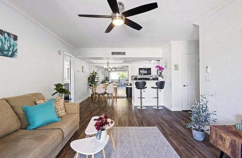 Paradise Valley Village Condo | Awesome 2nd Floor Condo - Amazeballs Paradise Valley Village Neighborhood !