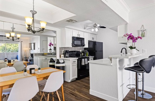 Paradise Valley Village Condo | Awesome 2nd Floor Condo - Amazeballs Paradise Valley Village Neighborhood !