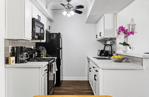 Paradise Valley Village Condo | Awesome 2nd Floor Condo - Amazeballs Paradise Valley Village Neighborhood !