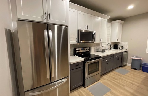 Gilbert House | AZ GO Rentals: 2022 built, 2bd/1ba, 1k sqft, Pickleball Court! DETACHED!