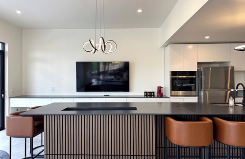 Desert Wind Villa | Bachelorette villa glow up room mins to Kierland, Zen Garden, Speakeasy room